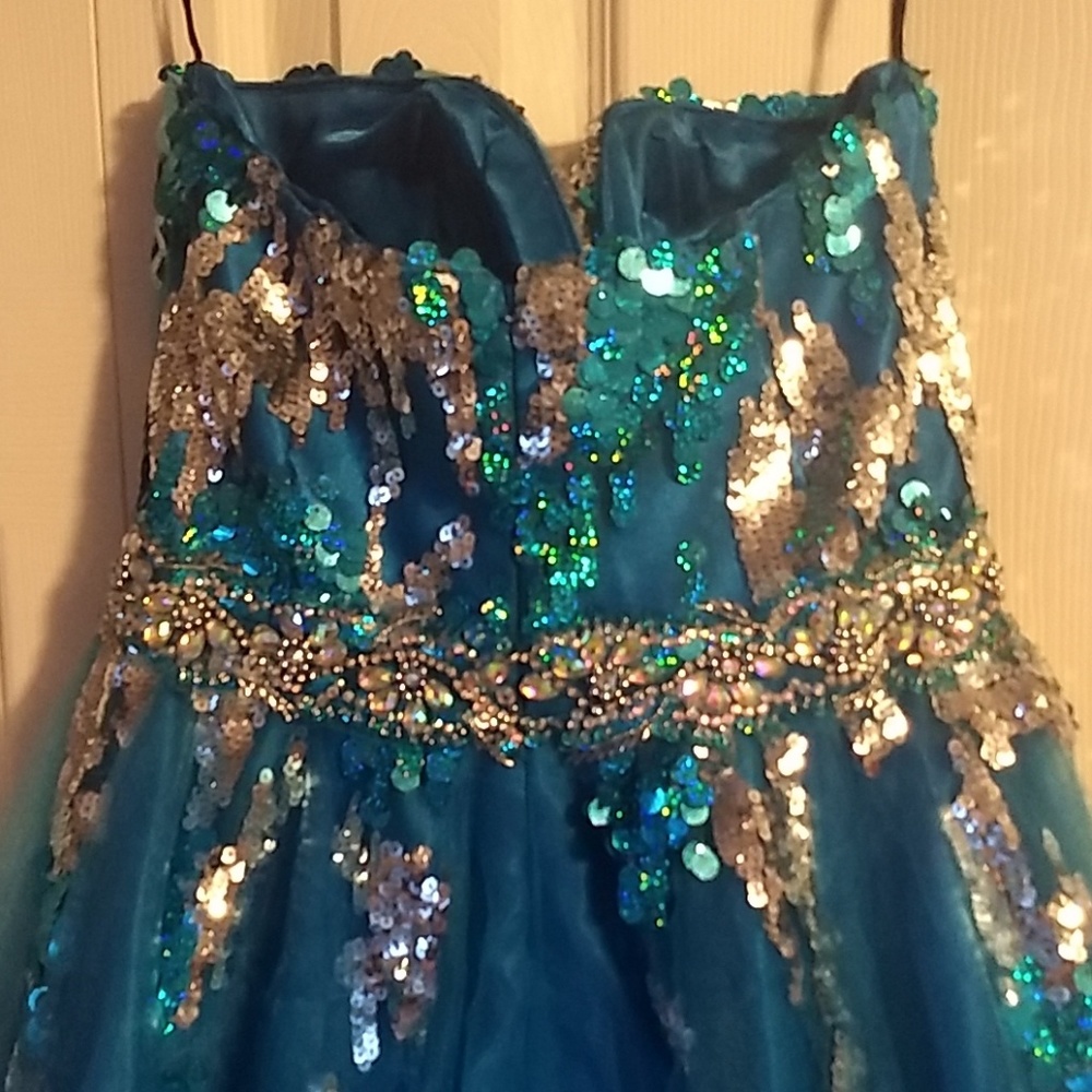 Dress - Picture 5 of 8
